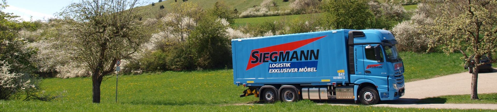 Siegmann Lkw unterwegs auf dem Land